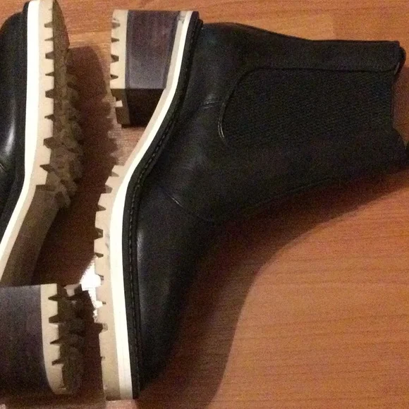 Aquatalia  boots size 8 - Picture 4 of 6